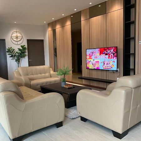 3Bedroom Rex Apartment 5Min Drive To Vivacity Kuching Zewnętrze zdjęcie